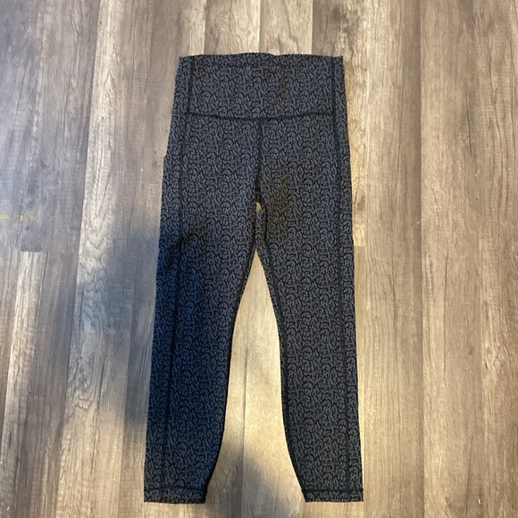 Athleta Ultimate Stash Textured Tight Legging - Picture 5 of 7